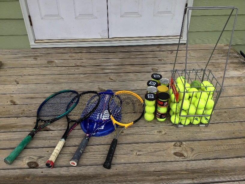 tennis rackets tennis balls set