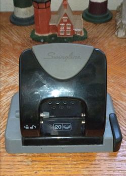 Swingline Smart touch 2-hole punch