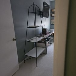 Pyramid shelving
