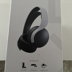 PlayStation Pulse Wireless Headset (NEVER OPENED) 