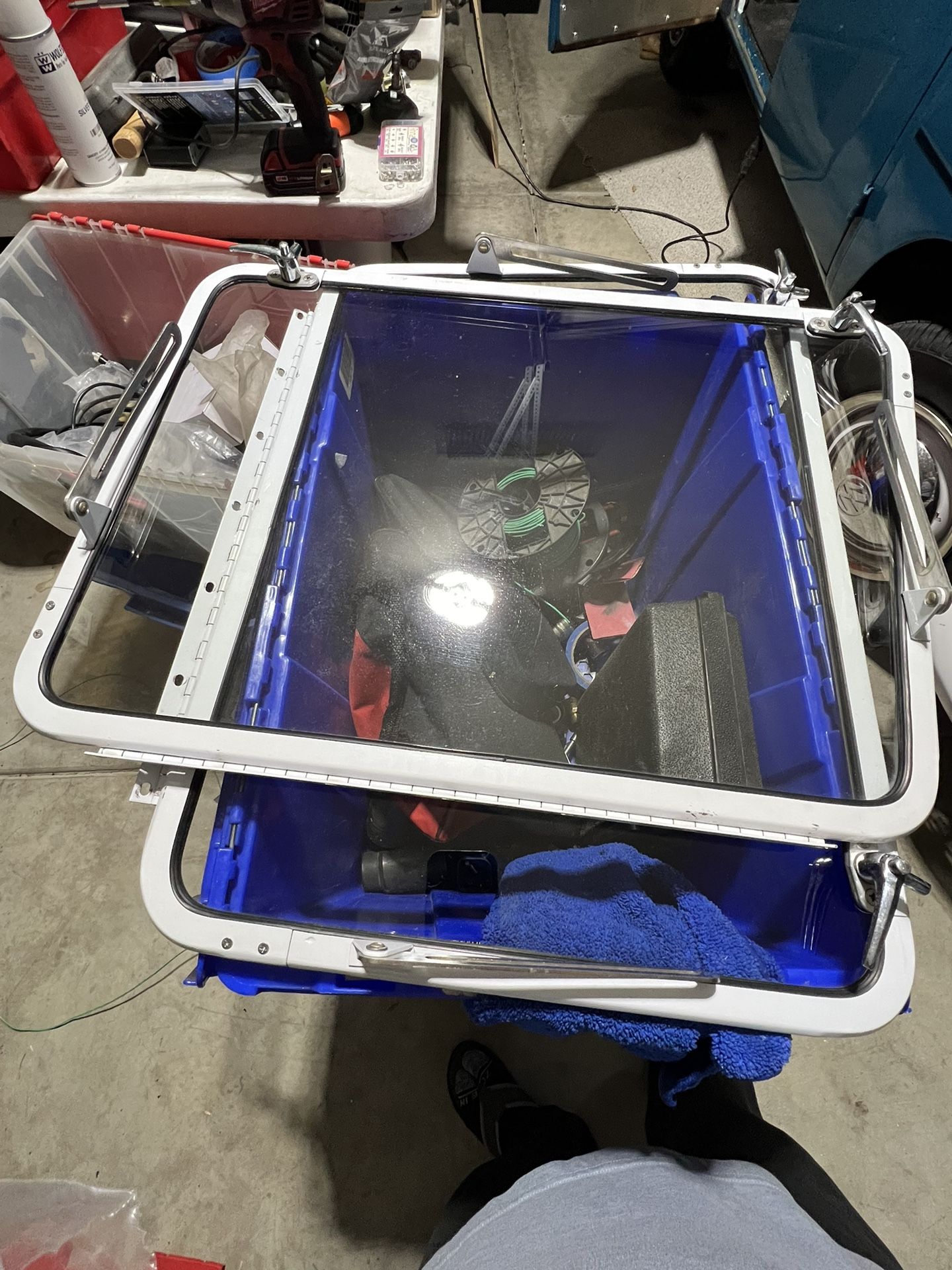 VW BUS safari windows