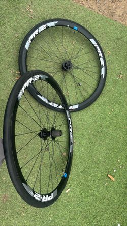 Giant pr-2 disc rims with continental  ultra sport tires