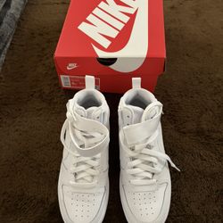 Nike court borough Mid 2 