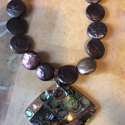Pacua shell pendant and coin pearl necklace 16’