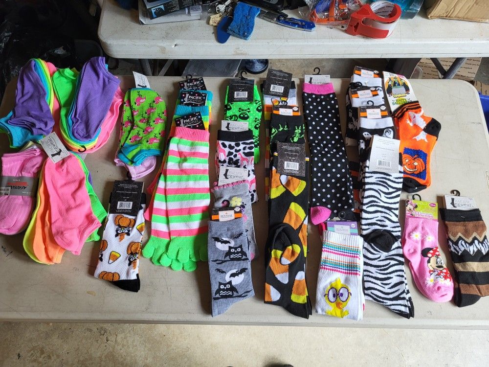 25 New Sets Of Socks 48 Pairs Total