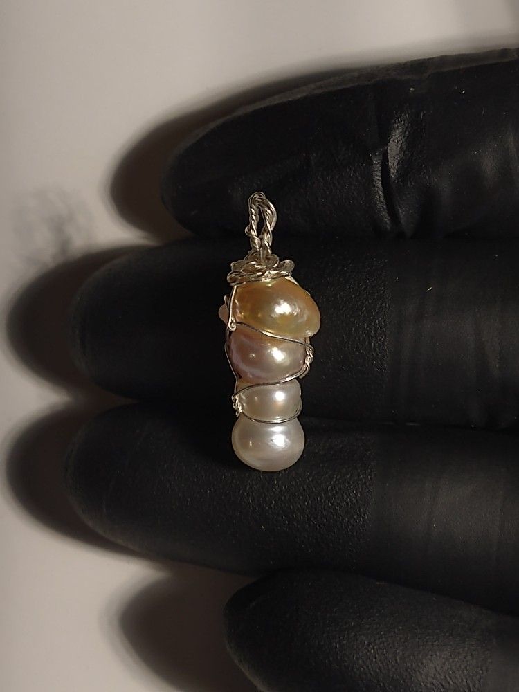 Sterling silver pearl pendant