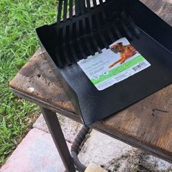 A scooper for pets Is brand new