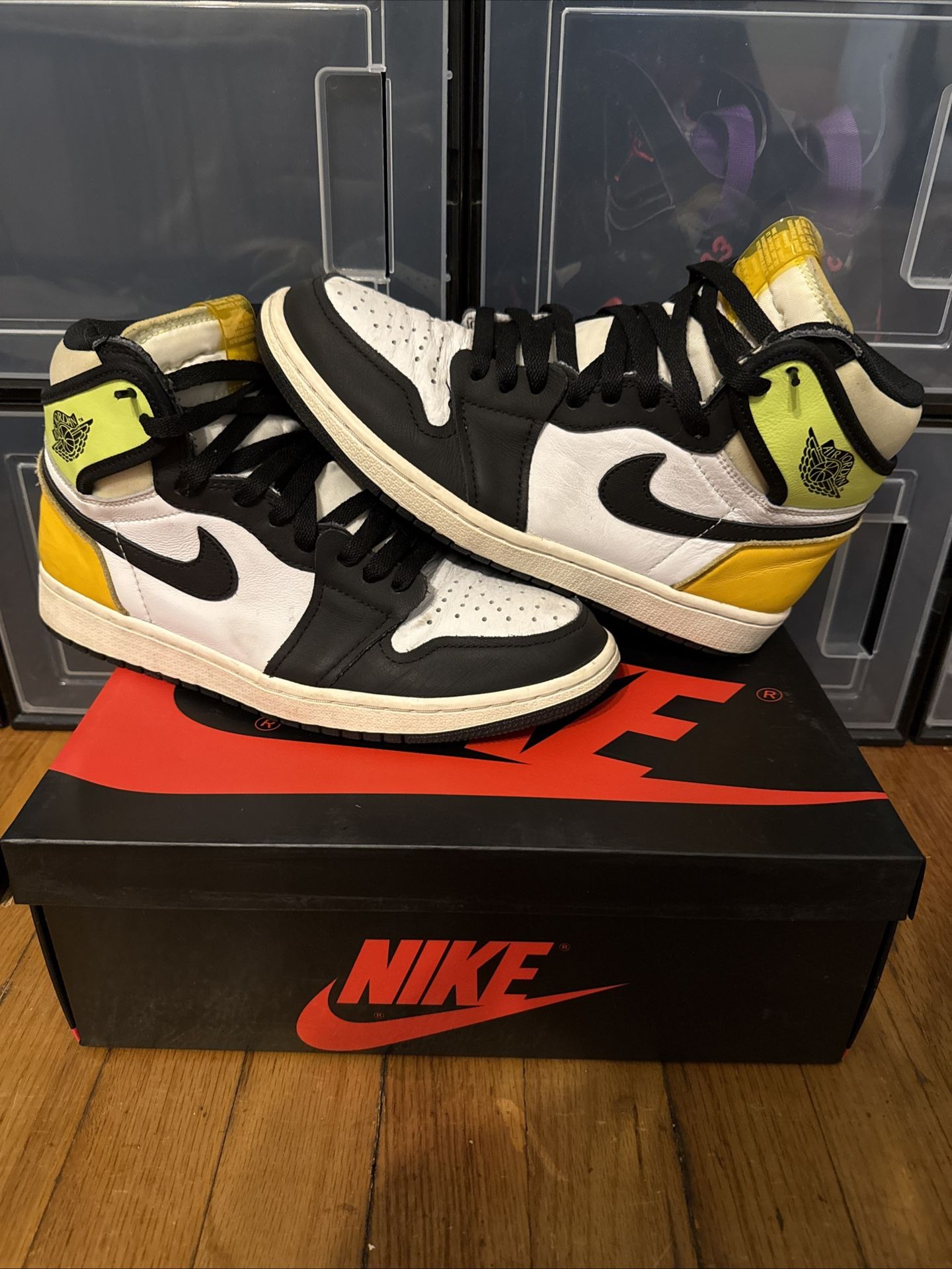 Air Jordan High OG Volt Size 8.5