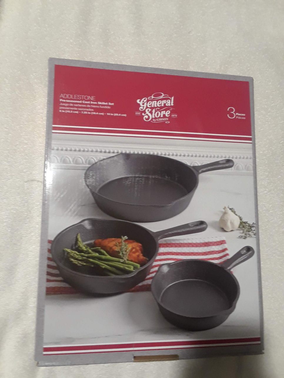 Pre-seasoned cast iron skillet set by Gibson