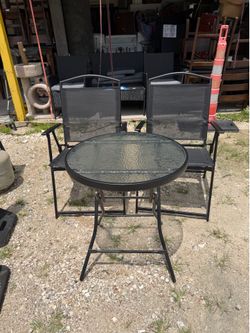3-Piece Outdoor Patio Set  Selling a 3-piece outdoor patio set
