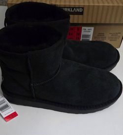 New in box Kirkland Signature Ladies' Shearling Ankle Boots in black size US 6