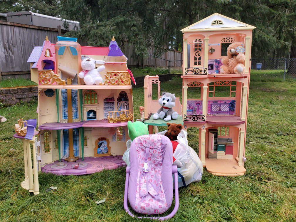 Free barbie/princess houses/ 1 lot of stuffed animals