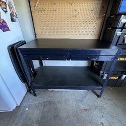 Work Bench With Light And Plugs