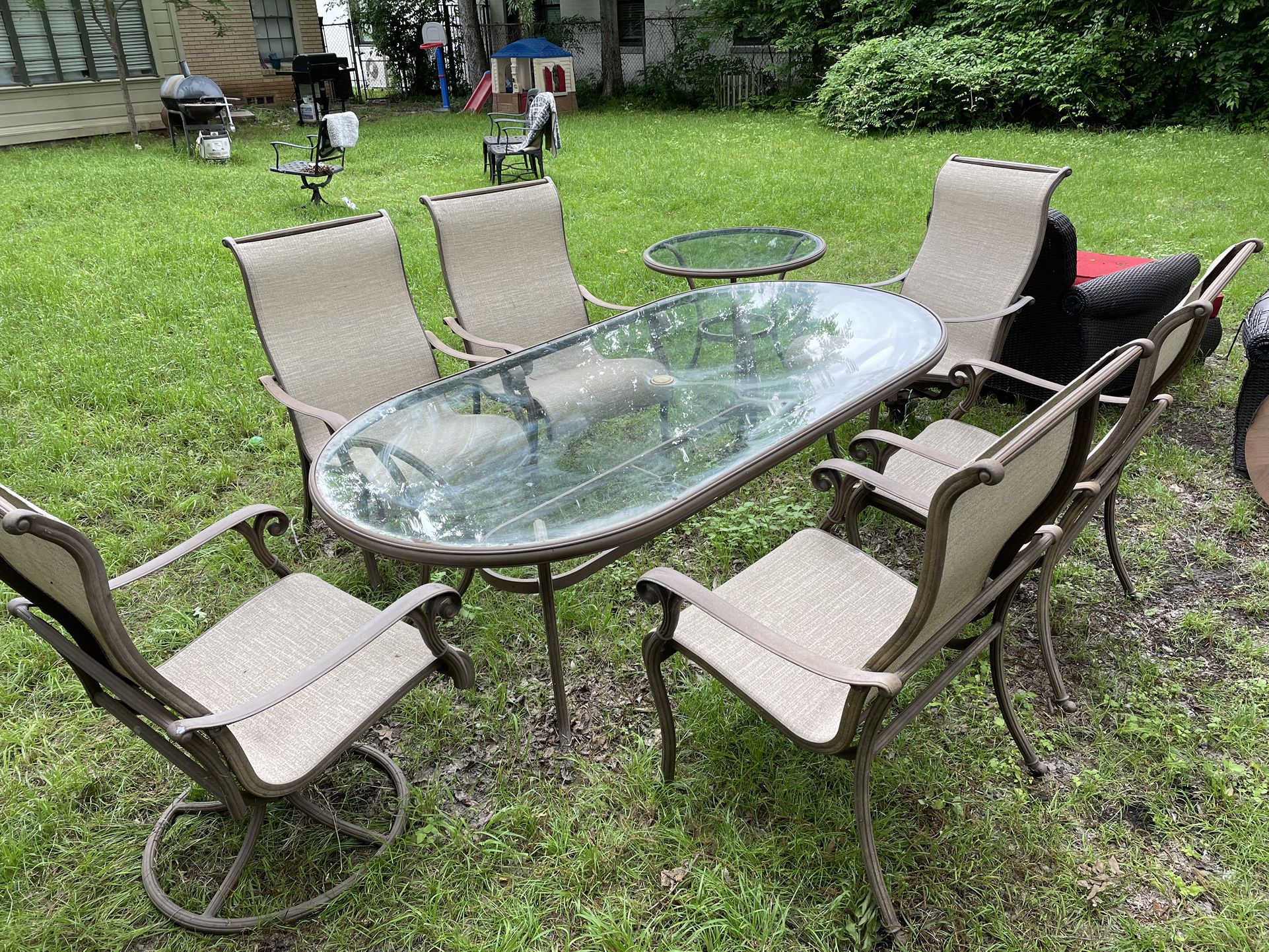 Outdoor table and set of chairs / outdoor furniture