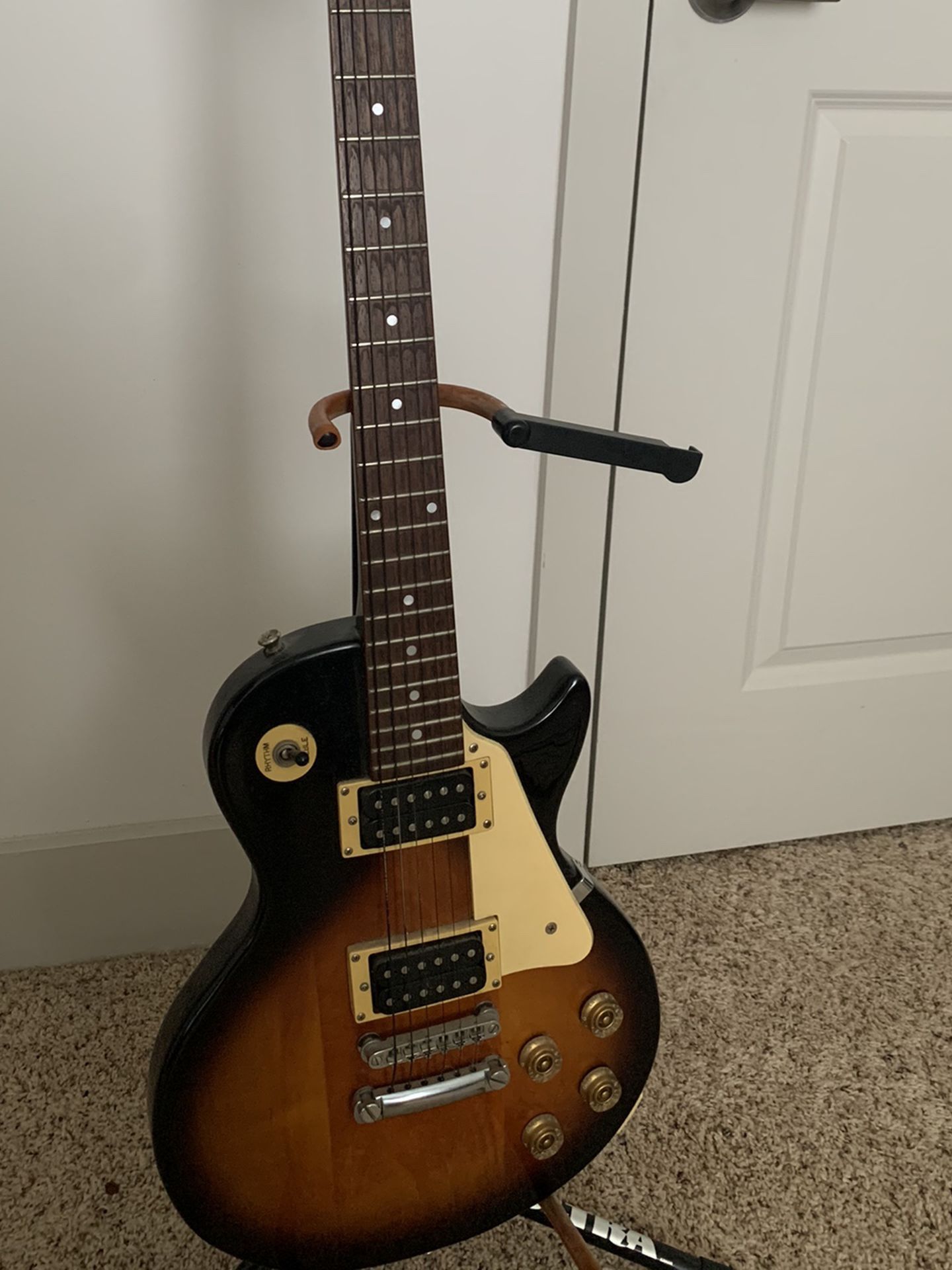 Gibson Epiphone (stand Included)