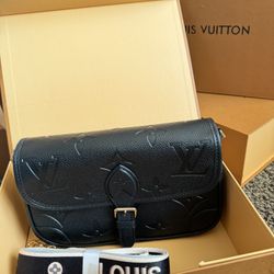 Black Louis Vuitton Crossbody With Strap 