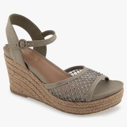 NEW 5.5W Kenneth Cole Reaction Women's womens Caegan