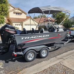 Boat  2017 Tracker Pro Guide SC 175.deep V 