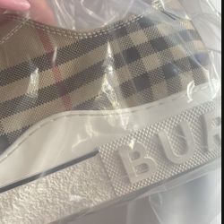 Men’s Sneakers / Burberry 