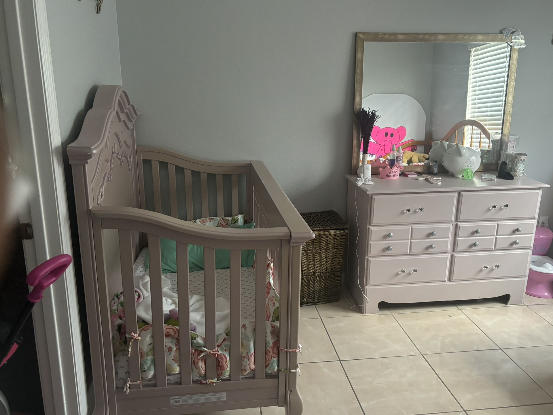 Crib With Matching Dresser And Mirror 
