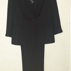 ANNE KLEIN Women's Suit Black With Pink Stripes. Size 14 (Ladies.)