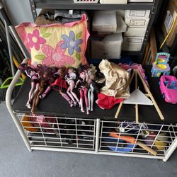 Dolls And Plush Toys 