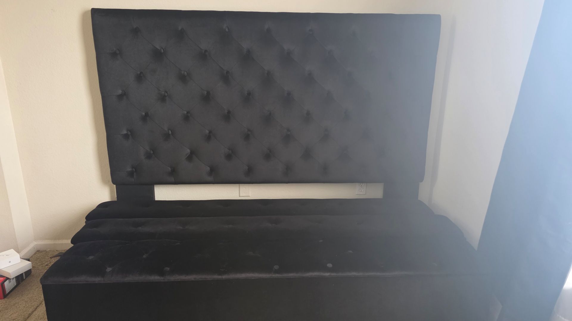 Black Queen bedframe