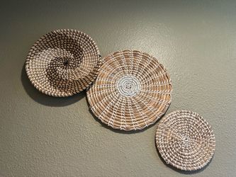 Wall baskets