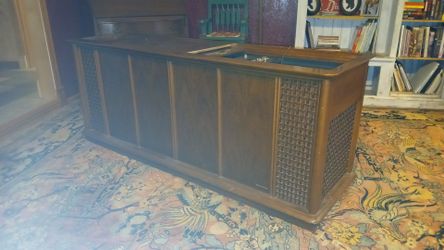Late 60's Magnavox console  radio/ record player