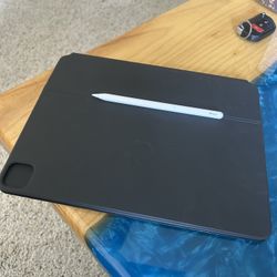 Apple Magic Keyboard And Pencil For iPad 12.9”
