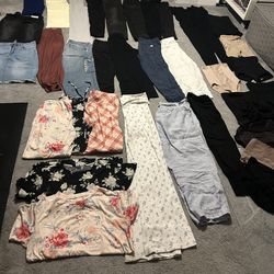 3 Full Bags 70 Pieces Women’s Medium Large Clothes $30 Price Firm Fajas  Pajamas  Leggings  Levi’s  SHEIN  H&M  Adidas  SO Everest  Tommy Hilfiger  Ba