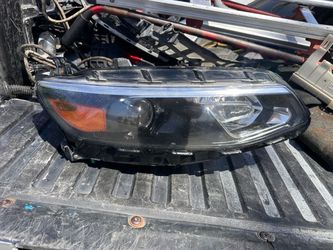2016-2018 CHEVY MALUBU RIGHT SIDE HEADLIGHT