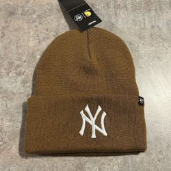 PRICE IS FIRM New York Yankees beanie Carhartt x 47’ collaboration