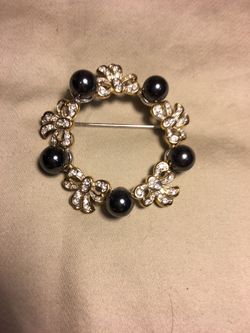 Silver Tone & Blace Faux Pearl Brooch