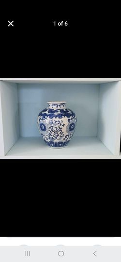Authentic Mid-Century Vintage Porcelain Chinoiserie Large Jar.