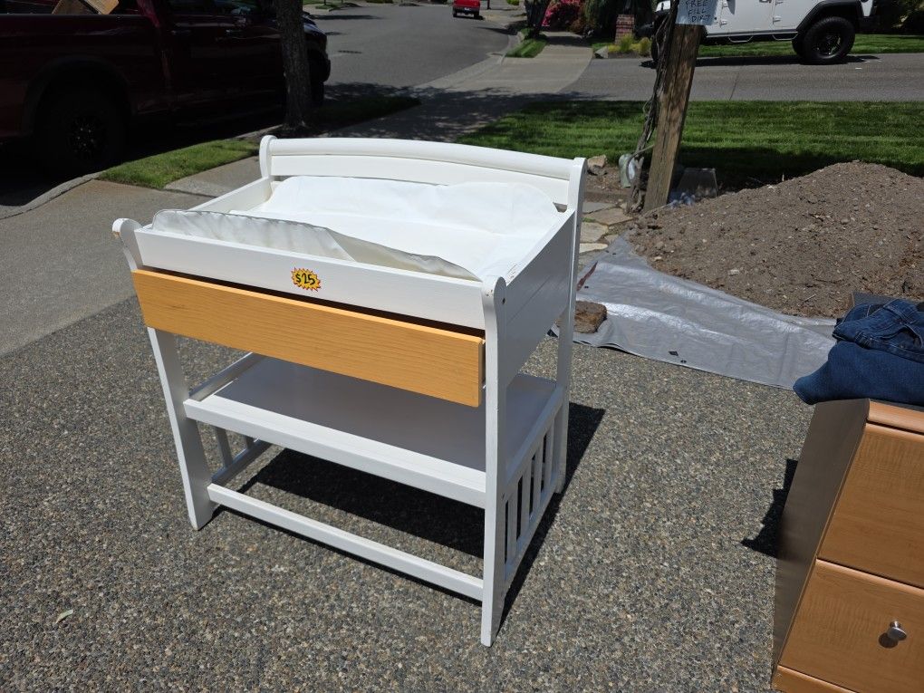 FREE -Baby CHANGING table With Drawers