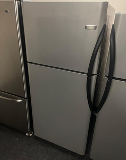 Kenmore Top Freezer Fridge – Stainless, clean, ready to go