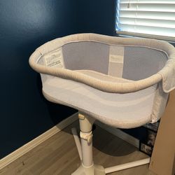 Halo Swivel Sleeper Bassinet 