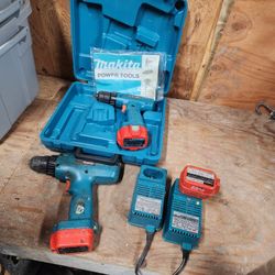 2 Makita 9.6 Volt Cordless Screw gun 