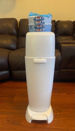 DIAPER GENIE / TWO REFILLS