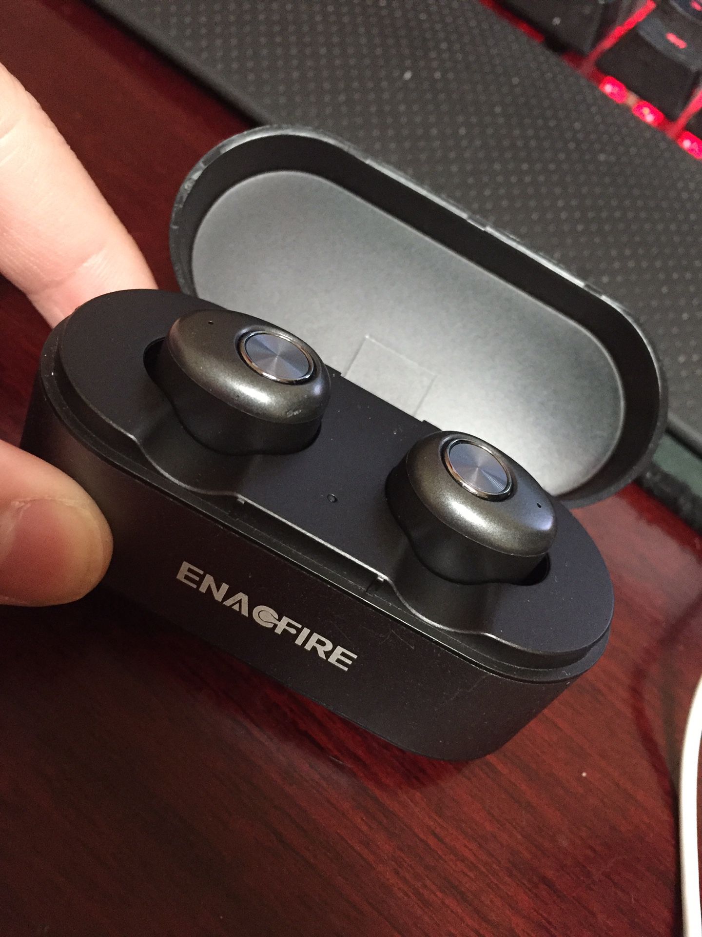Enacfire e18 wireless earbuds (price negotiable)