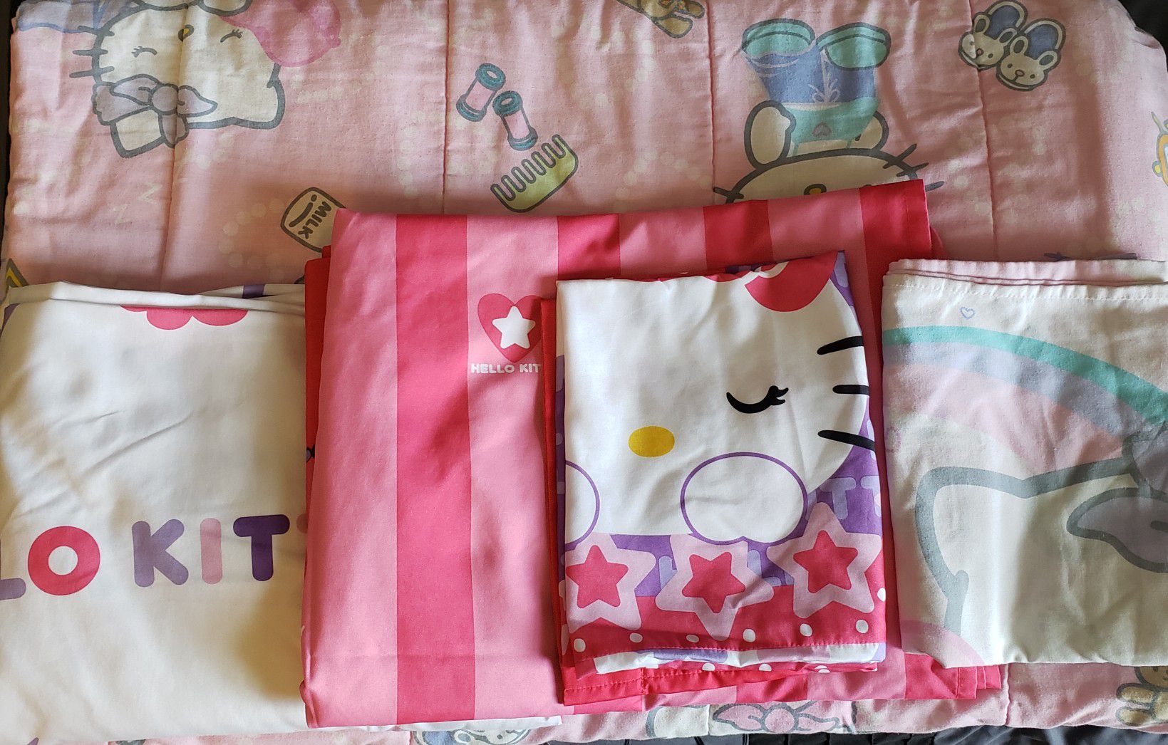 Hello Kitty twin comforter & sheet set
