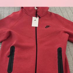 Nike Tech Brand New Medium 