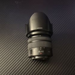 Panasonic Lumix G Vario 14-42mm f/ 3.5-5.6 ASPH Mega O.l.S Lens w/ 52mm Lens Hood