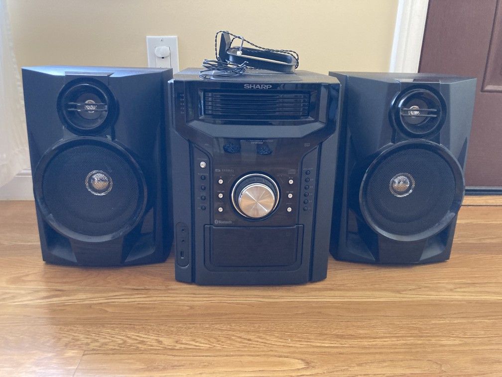SHARP STEREO AM FM RADIO,CD AND CASSETTE SYSTEM 