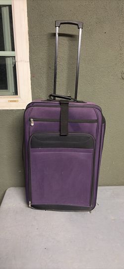 Carry on luggage (24x16)