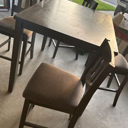 High Top Kitchen Table 4 Good Condition Chairs!  
