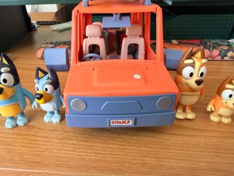 Bluey car play set