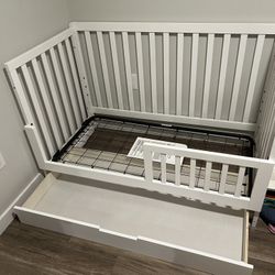 Baby Crib With Mattress 