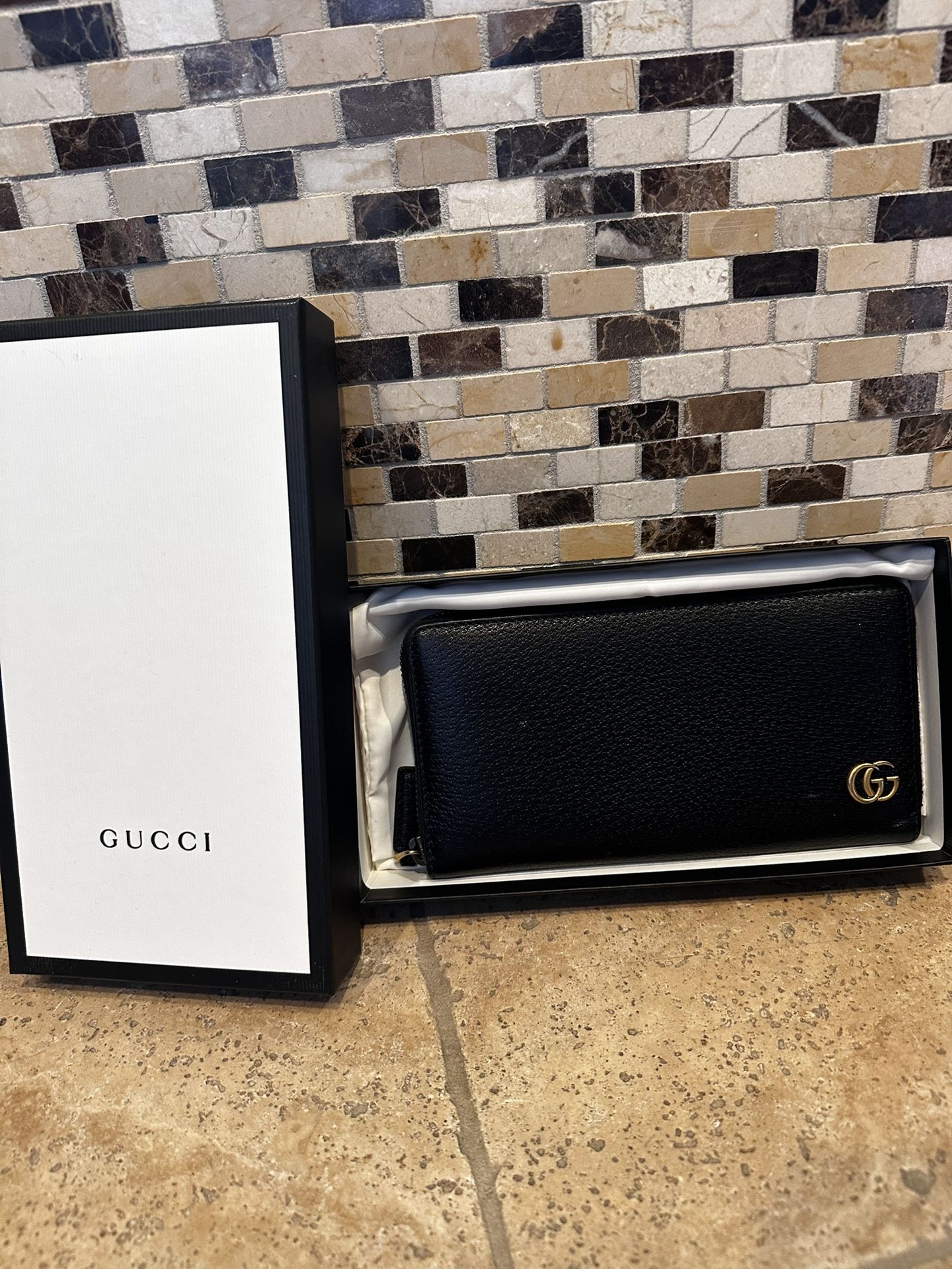 Gucci GG Marmont zip around wallet